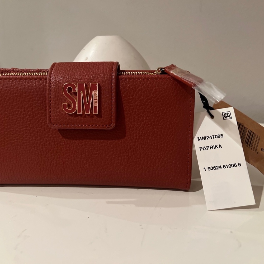 STEVE MADDEN BLINDY BI-FOLD PEBBLE FAUX LEATHER WALLET- PAPRIKA NWT - Picture 1 of 6